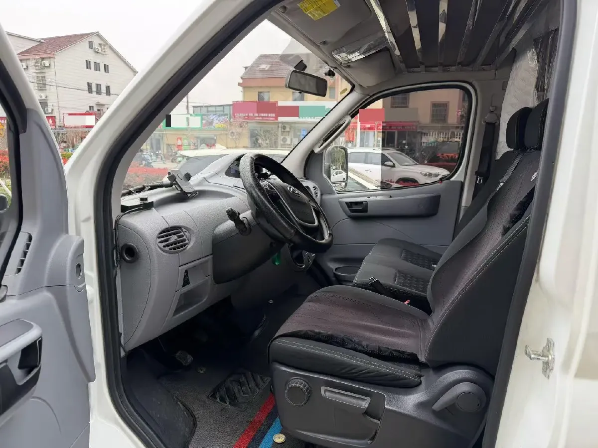 2021 MAXUS XinTu V80 2.0T 127HP L4 6MT,autocango,china used car exporter,china ev exporter,chinese used car exporter,chinese used ev exporter