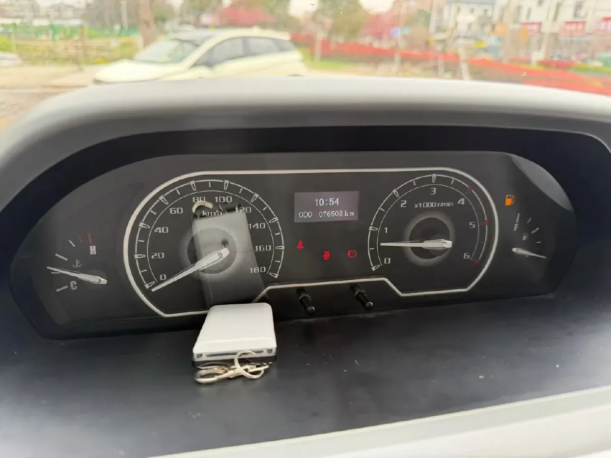 2021 MAXUS XinTu V80 2.0T 127HP L4 6MT,autocango,china used car exporter,china ev exporter,chinese used car exporter,chinese used ev exporter