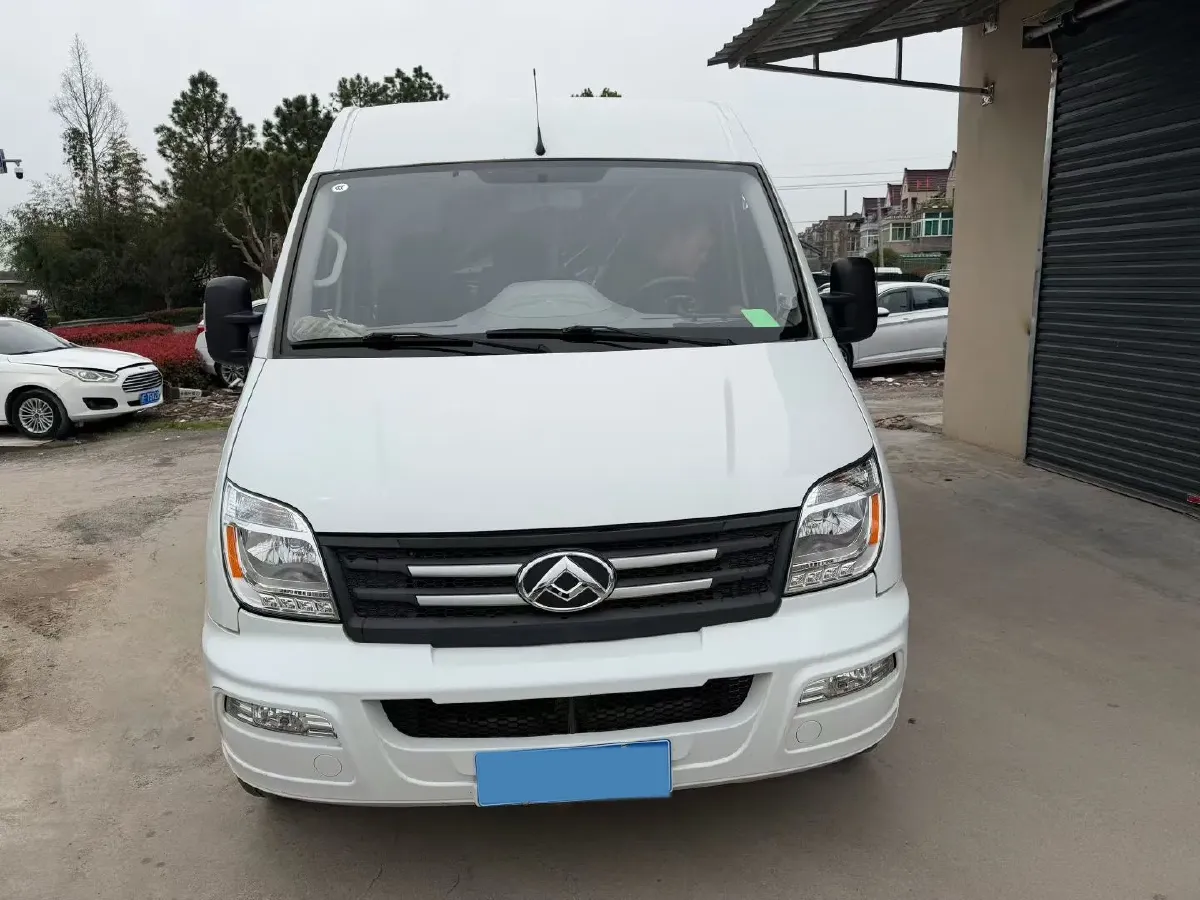 2021 MAXUS XinTu V80 2.0T 127HP L4 6MT,autocango,china used car exporter,china ev exporter,chinese used car exporter,chinese used ev exporter