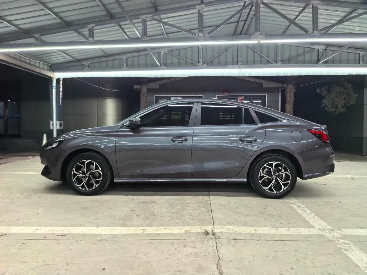 2022 MG 5 1.5L 120HP L4 5MT,autocango,china used car exporter,china ev exporter,chinese used car exporter,chinese used ev exporter