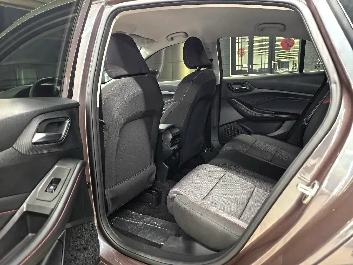 2022 MG 5 1.5L 120HP L4 5MT,autocango,china used car exporter,china ev exporter,chinese used car exporter,chinese used ev exporter