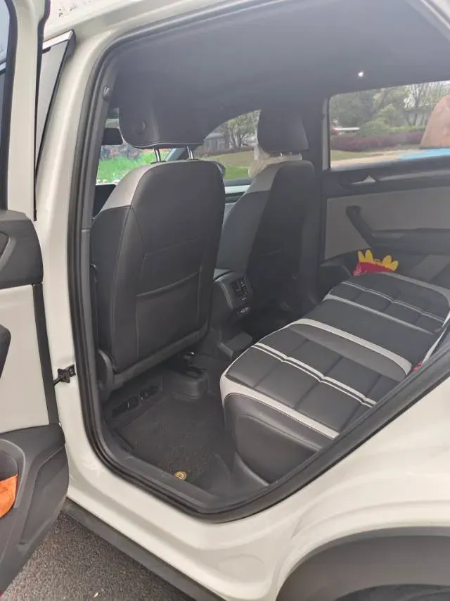 2025 Volkswagen T-Roc 1.5T 160HP L4 7DCT,autocango,china used car exporter,china ev exporter,chinese used car exporter,chinese used ev exporter