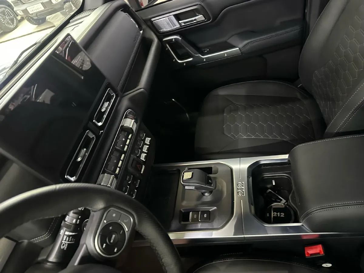 2025 212 212 T01 2.0T 170HP L4 8AT,autocango,china used car exporter,china ev exporter,chinese used car exporter,chinese used ev exporter