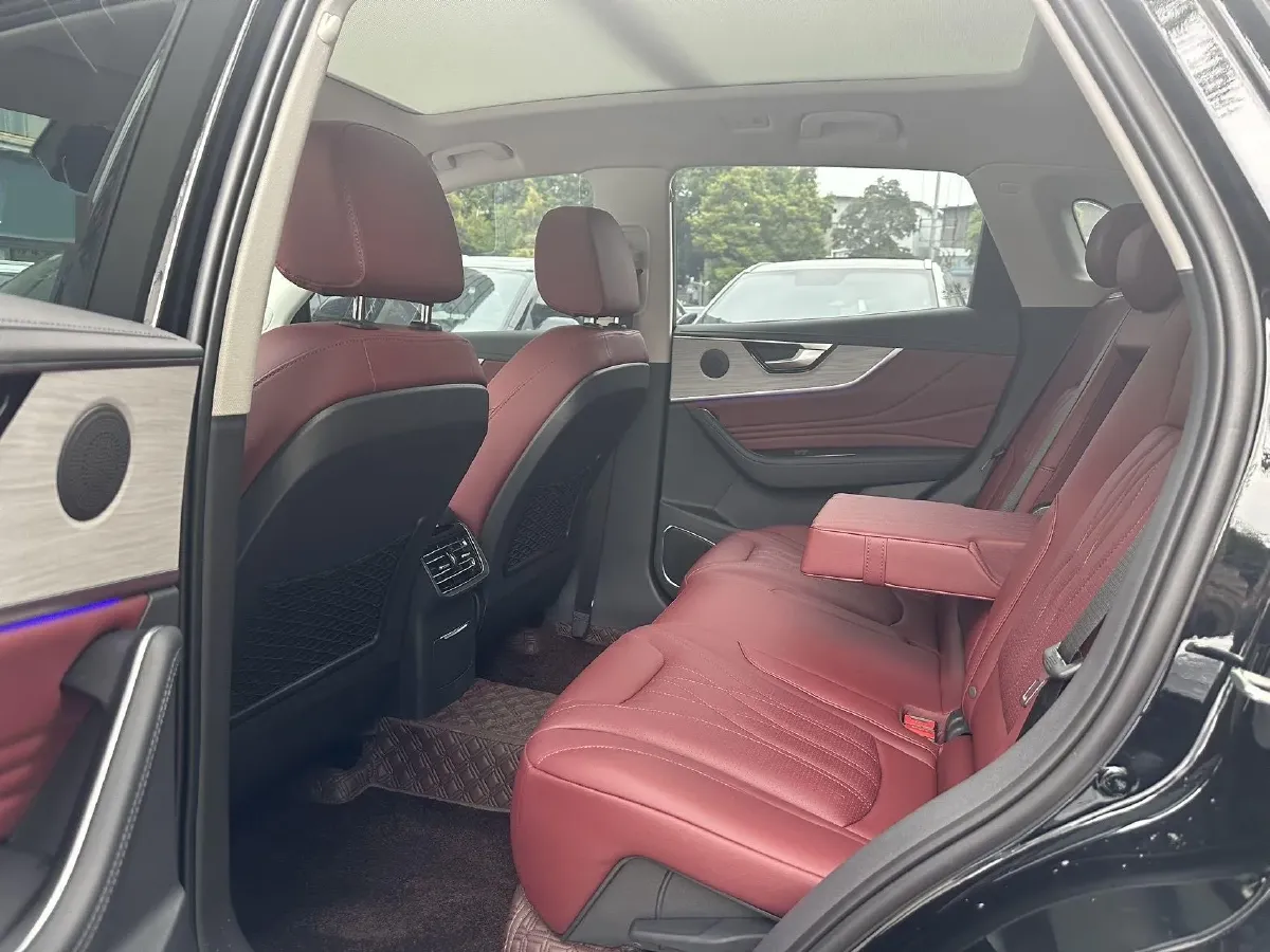 2025 HongQi HS5 2.0T 252HP L4 8AT,autocango,china used car exporter,china ev exporter,chinese used car exporter,chinese used ev exporter