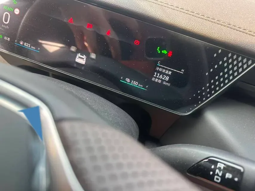 2024 WEY Mocha 1.5T 170HP L4 4DHT PHEV 35.04KWH,autocango,china used car exporter,china ev exporter,chinese used car exporter,chinese used ev exporter