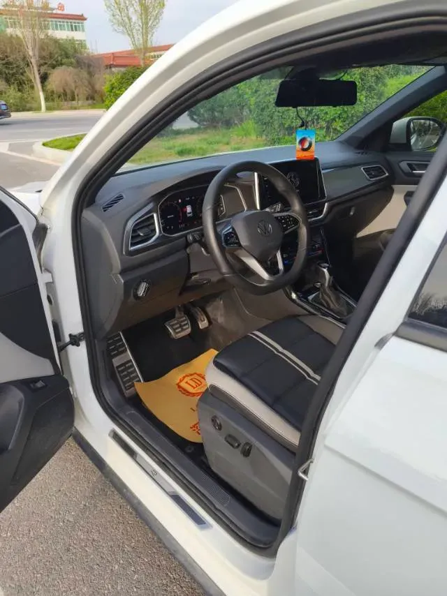 2024 Volkswagen T-Roc 1.5T 160HP L4 7DCT,autocango,china used car exporter,china ev exporter,chinese used car exporter,chinese used ev exporter