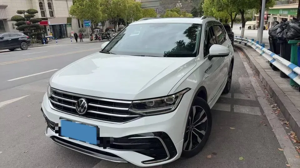 2024 Volkswagen Tiguan L 2.0T 186HP L4 7DCT,autocango,china used car exporter,china ev exporter,chinese used car exporter,chinese used ev exporter