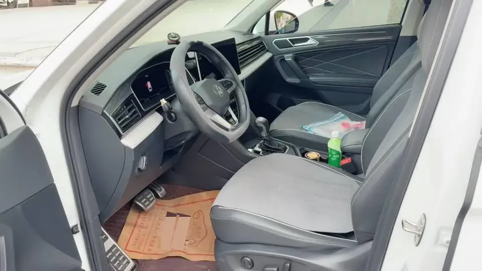 2024 Volkswagen Tiguan L 2.0T 186HP L4 7DCT,autocango,china used car exporter,china ev exporter,chinese used car exporter,chinese used ev exporter