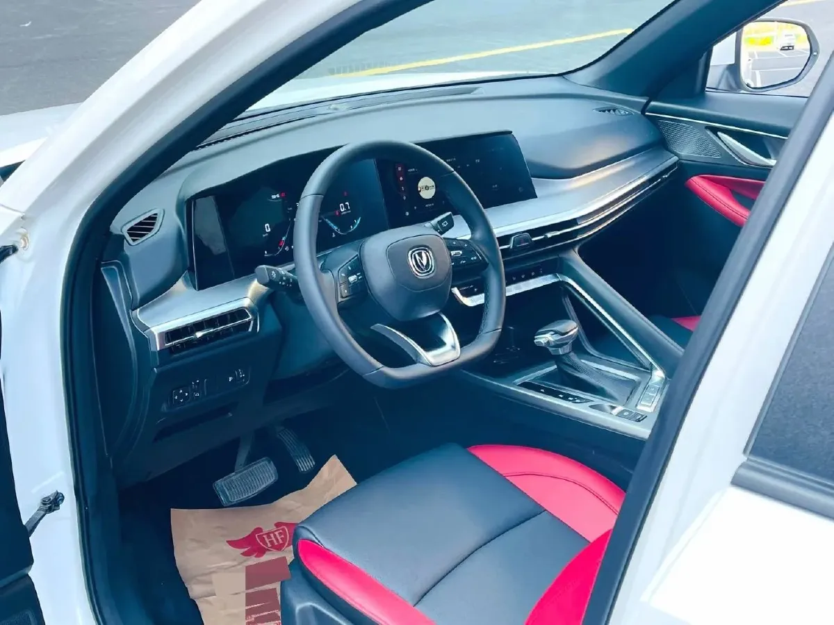 2021 ChangAn CS35 Plus 1.4T 160HP L4 7DCT,autocango,china used car exporter,china ev exporter,chinese used car exporter,chinese used ev exporter