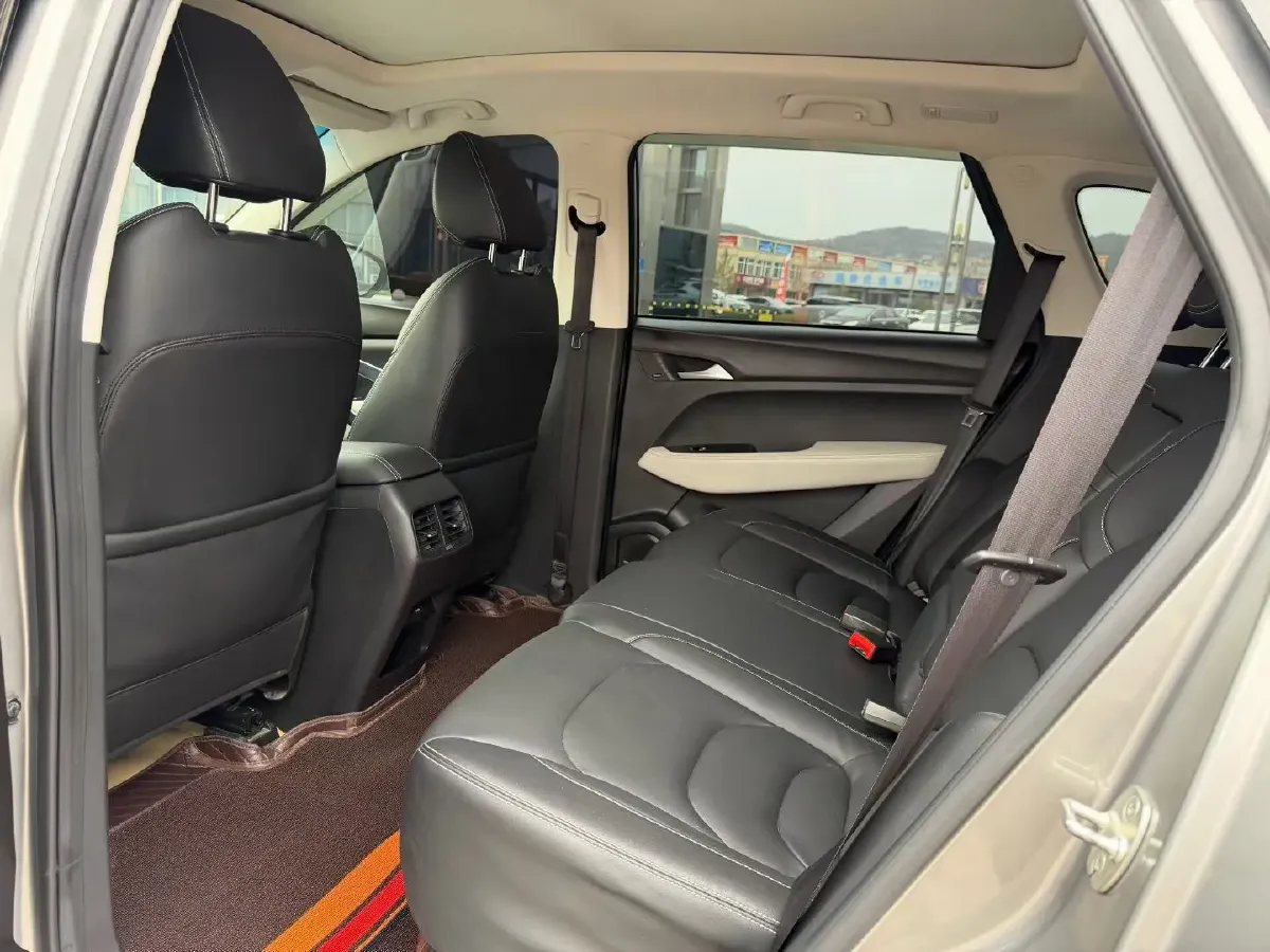 2018 BaoJun 530 1.5T 150HP L4 6MT,autocango,china used car exporter,china ev exporter,chinese used car exporter,chinese used ev exporter