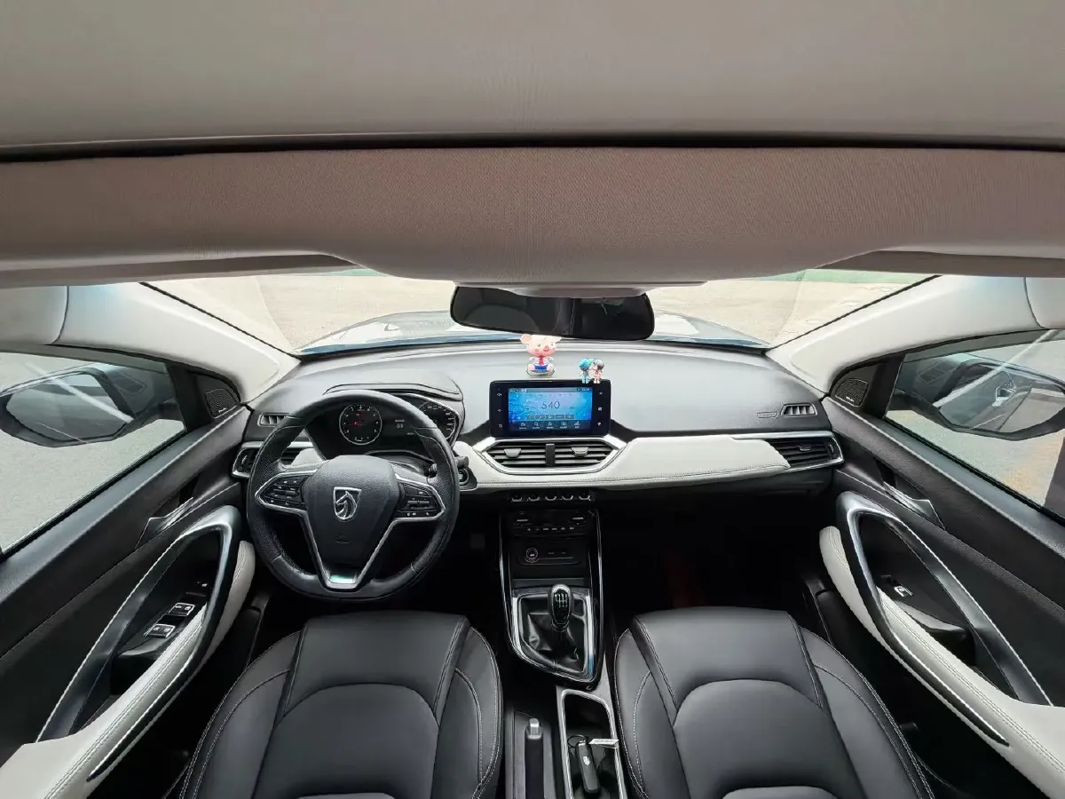 2018 BaoJun 530 1.5T 150HP L4 6MT,autocango,china used car exporter,china ev exporter,chinese used car exporter,chinese used ev exporter