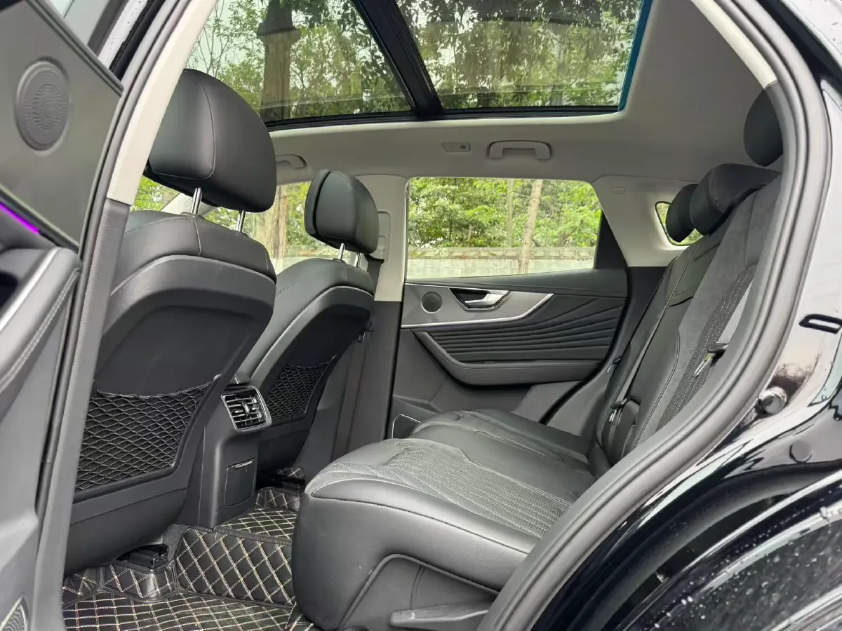 2023 HongQi HS5 2.0T 252HP L4 8AT,autocango,china used car exporter,china ev exporter,chinese used car exporter,chinese used ev exporter