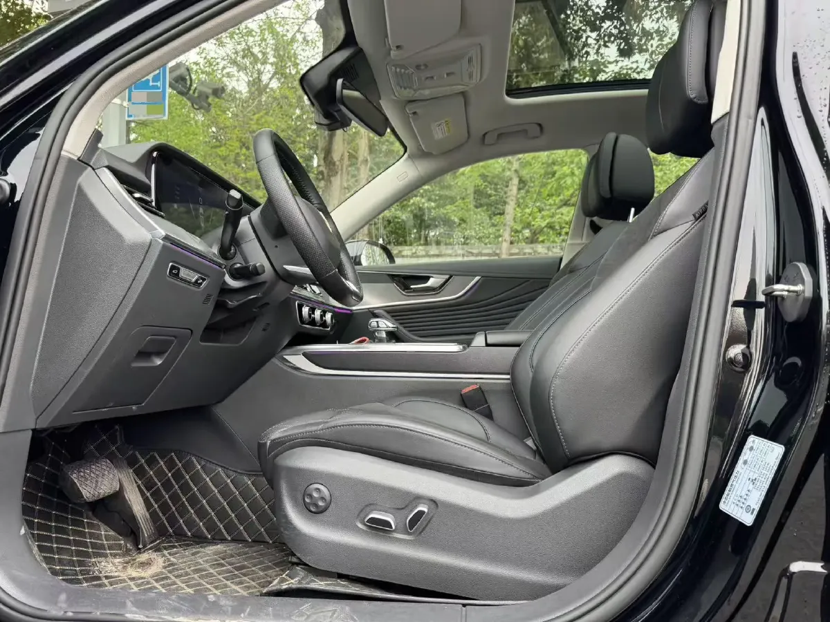 2023 HongQi HS5 2.0T 252HP L4 8AT,autocango,china used car exporter,china ev exporter,chinese used car exporter,chinese used ev exporter