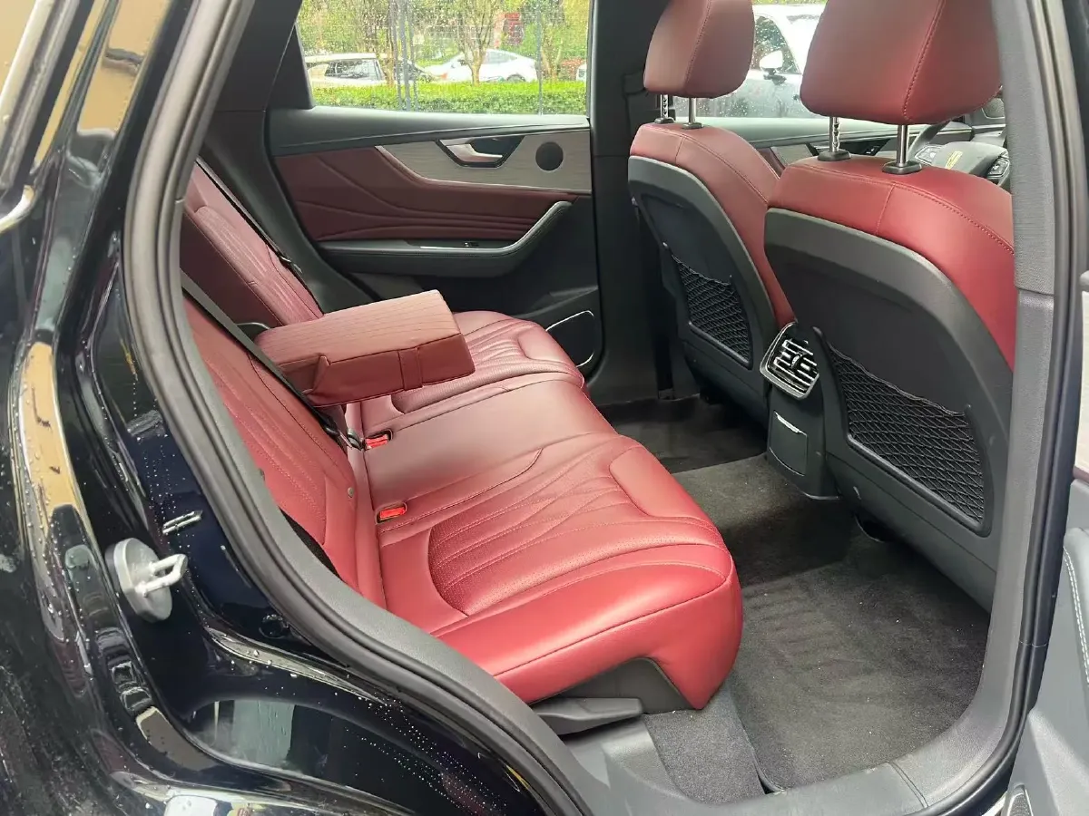 2025 HongQi HS5 2.0T 252HP L4 8AT,autocango,china used car exporter,china ev exporter,chinese used car exporter,chinese used ev exporter