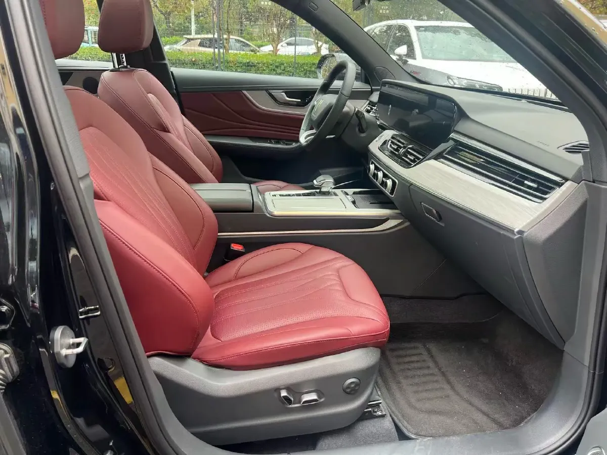 2025 HongQi HS5 2.0T 252HP L4 8AT,autocango,china used car exporter,china ev exporter,chinese used car exporter,chinese used ev exporter