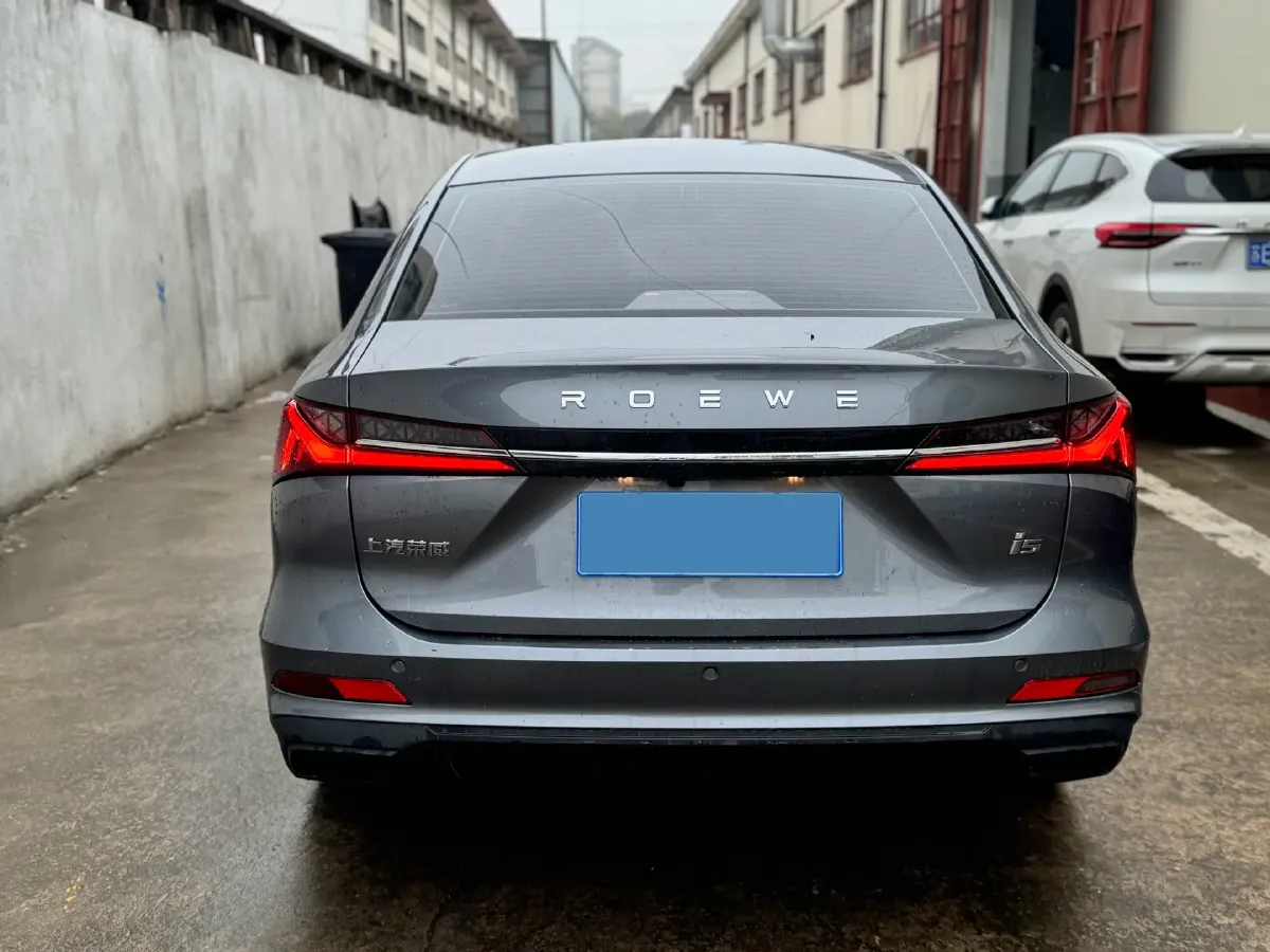 2023 Roewe i5 1.5L 129HP L4 5MT,autocango,china used car exporter,china ev exporter,chinese used car exporter,chinese used ev exporter