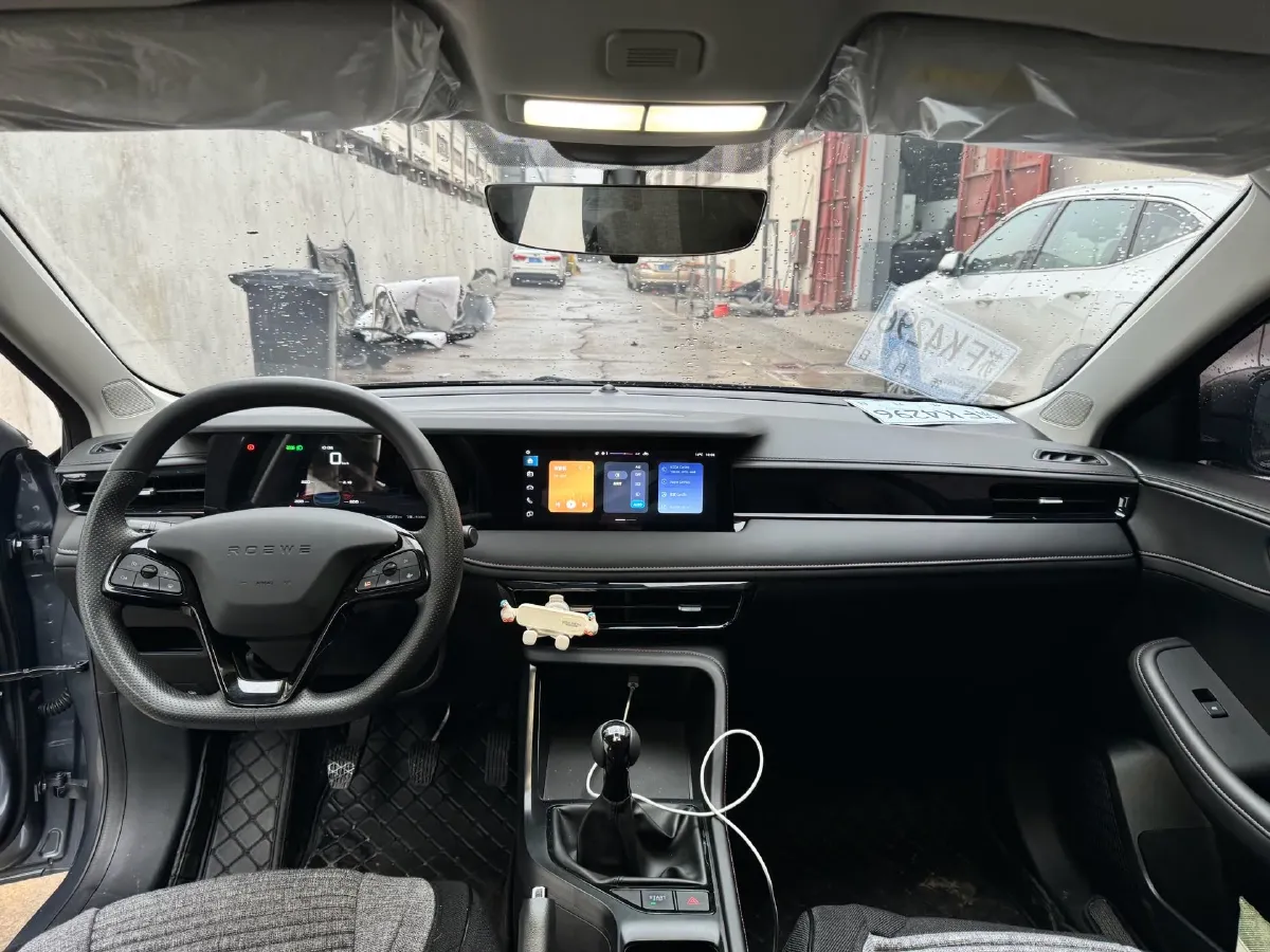 2023 Roewe i5 1.5L 129HP L4 5MT,autocango,china used car exporter,china ev exporter,chinese used car exporter,chinese used ev exporter