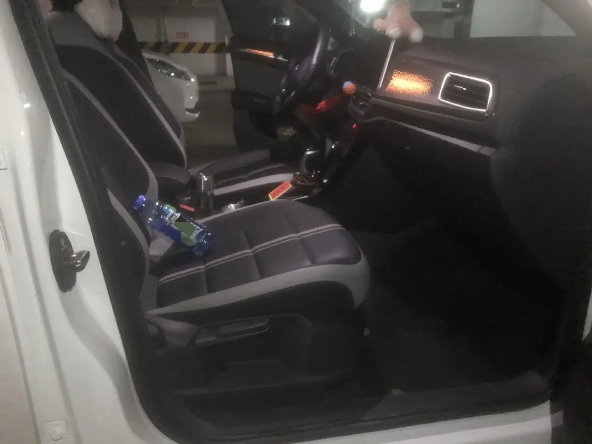 2025 Volkswagen T-Roc 1.5T 160HP L4 7DCT,autocango,china used car exporter,china ev exporter,chinese used car exporter,chinese used ev exporter