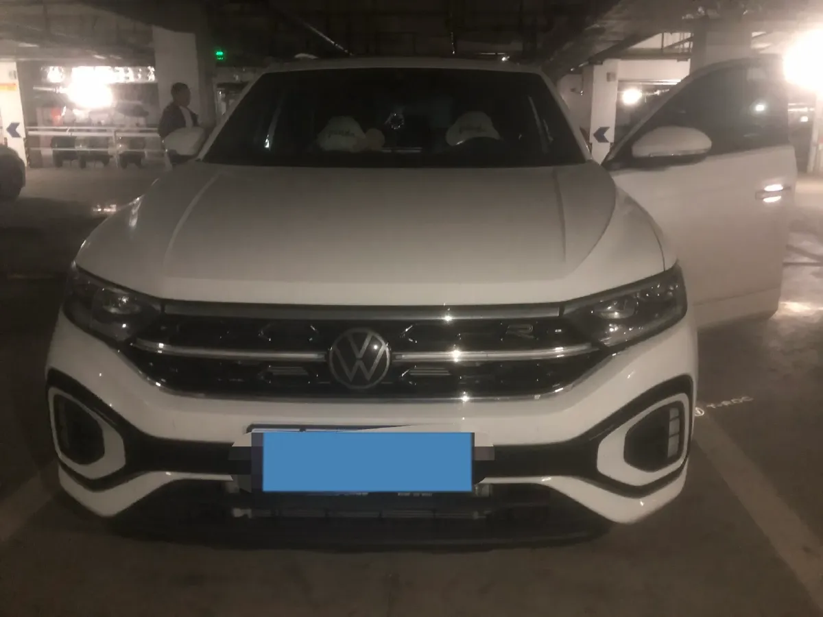2025 Volkswagen T-Roc 1.5T 160HP L4 7DCT,autocango,china used car exporter,china ev exporter,chinese used car exporter,chinese used ev exporter