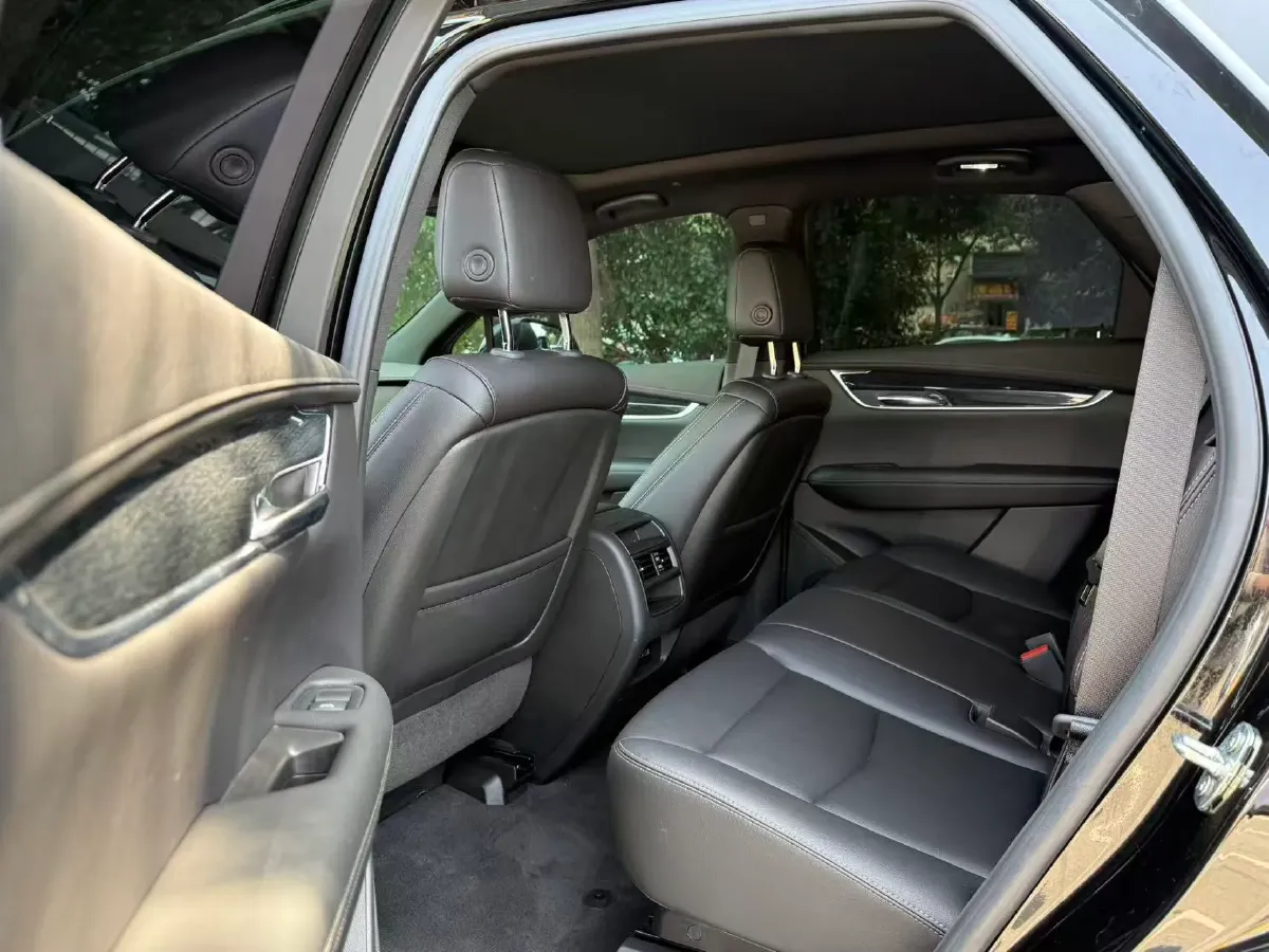 2022 Cadillac XT5 2.0T 237HP L4 9AT,autocango,china used car exporter,china ev exporter,chinese used car exporter,chinese used ev exporter