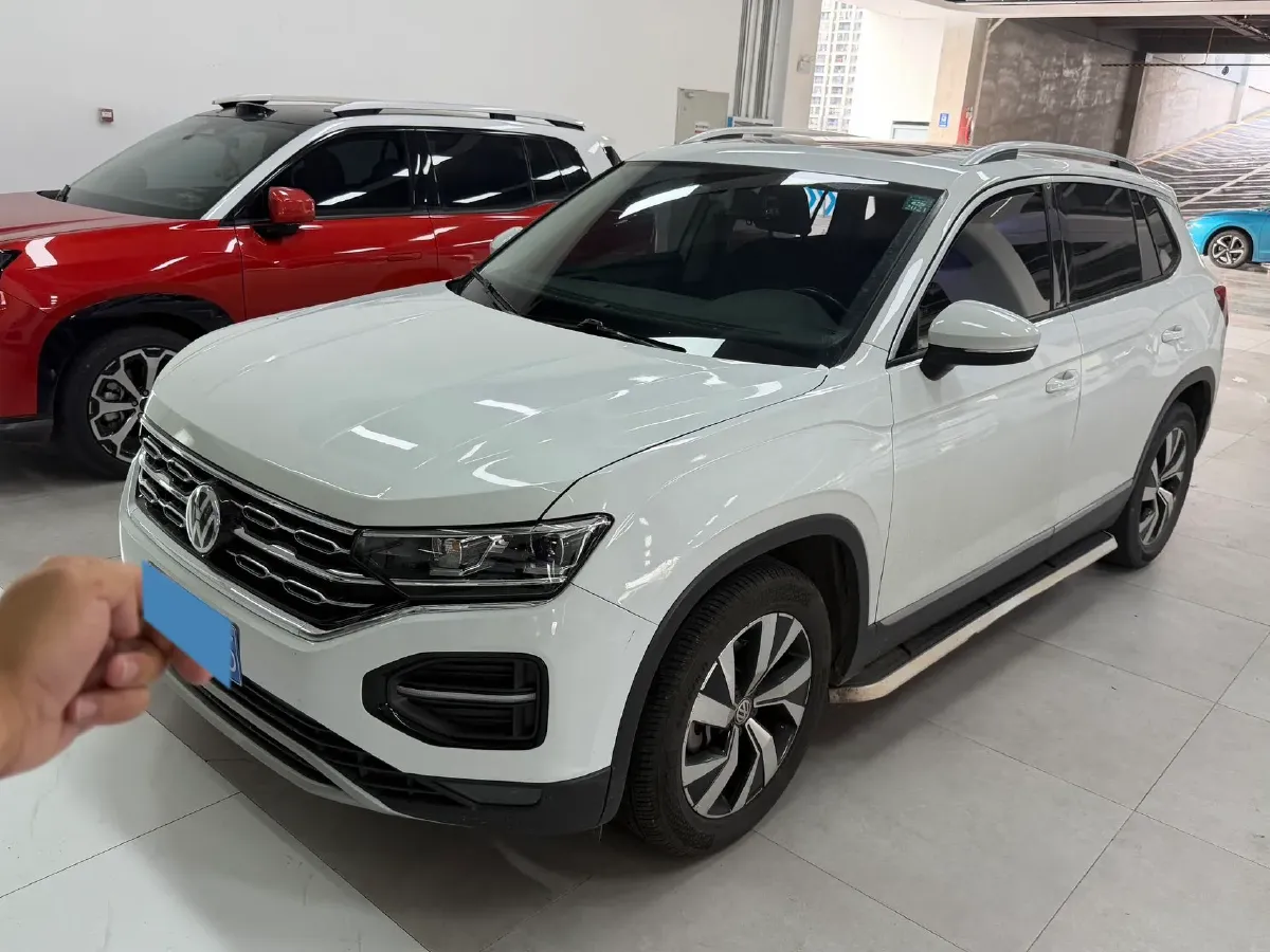 2019 Jeep Cherokee 2.0T 234HP L4 9AT,autocango,china used car exporter,china ev exporter,chinese used car exporter,chinese used ev exporter