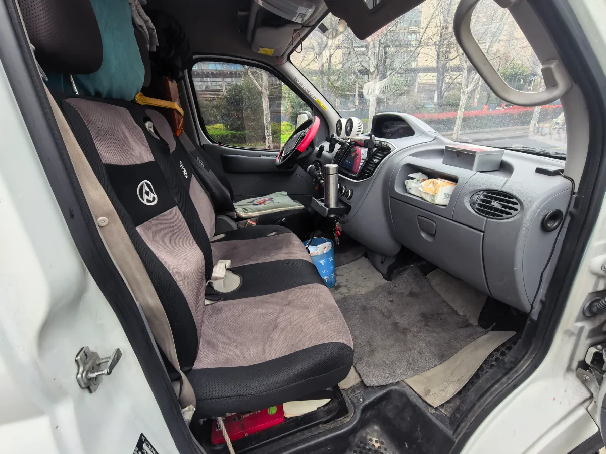 2021 MAXUS XinTu V80 2.0T 127HP L4 6MT,autocango,china used car exporter,china ev exporter,chinese used car exporter,chinese used ev exporter