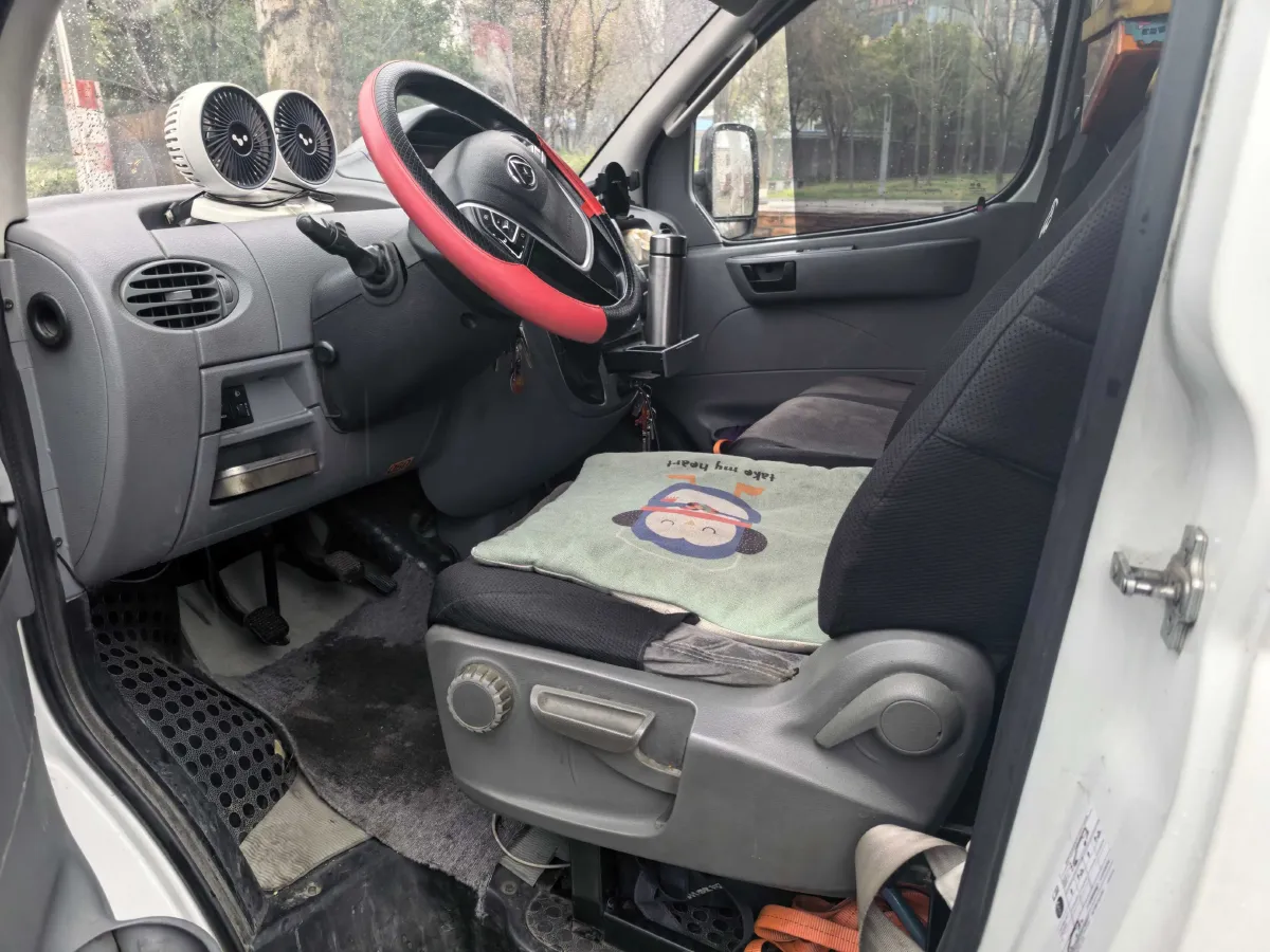 2021 MAXUS XinTu V80 2.0T 127HP L4 6MT,autocango,china used car exporter,china ev exporter,chinese used car exporter,chinese used ev exporter