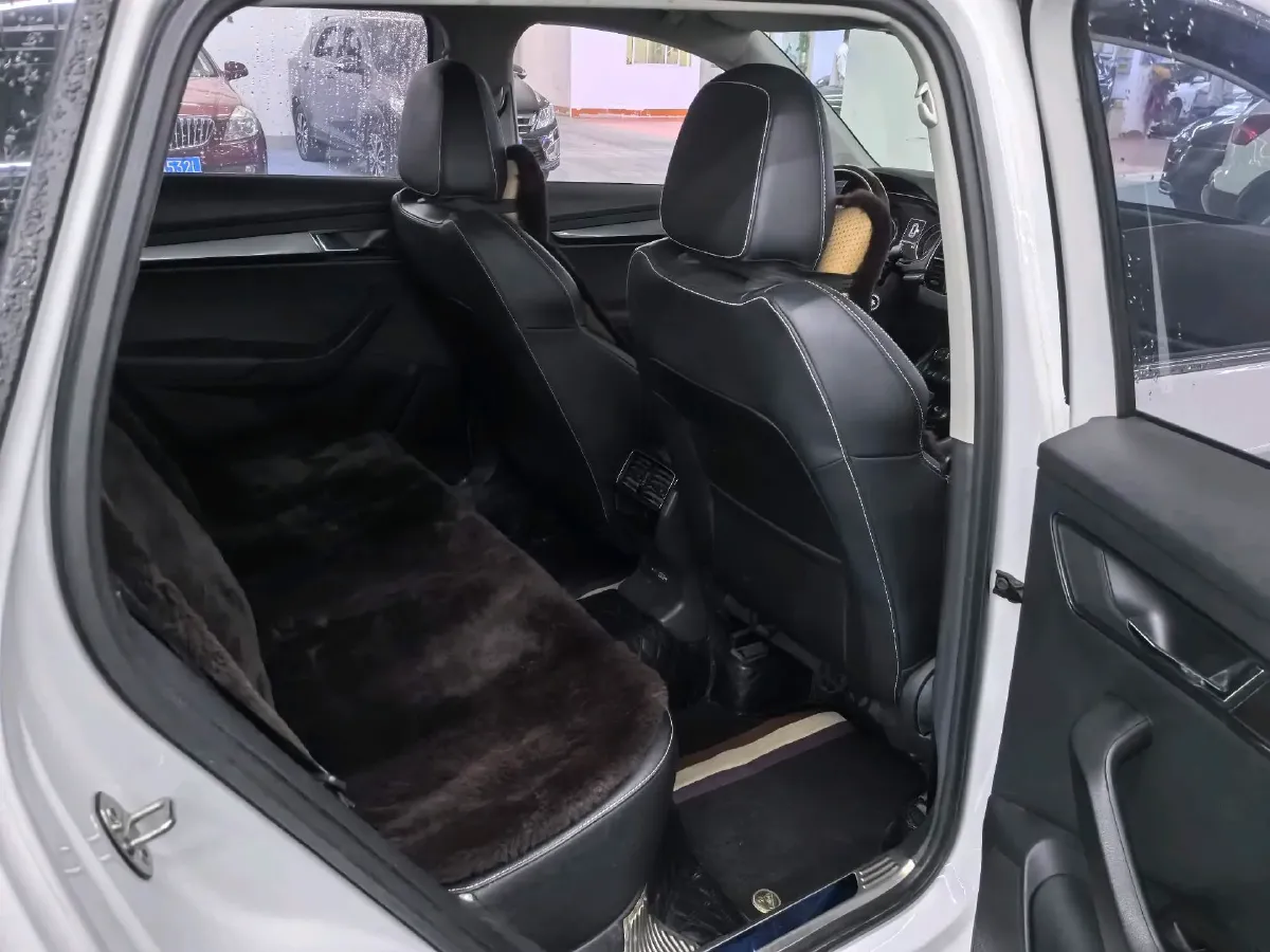 2021 Skoda Karoq 1.4T 150HP L4 7DCT,autocango,china used car exporter,china ev exporter,chinese used car exporter,chinese used ev exporter