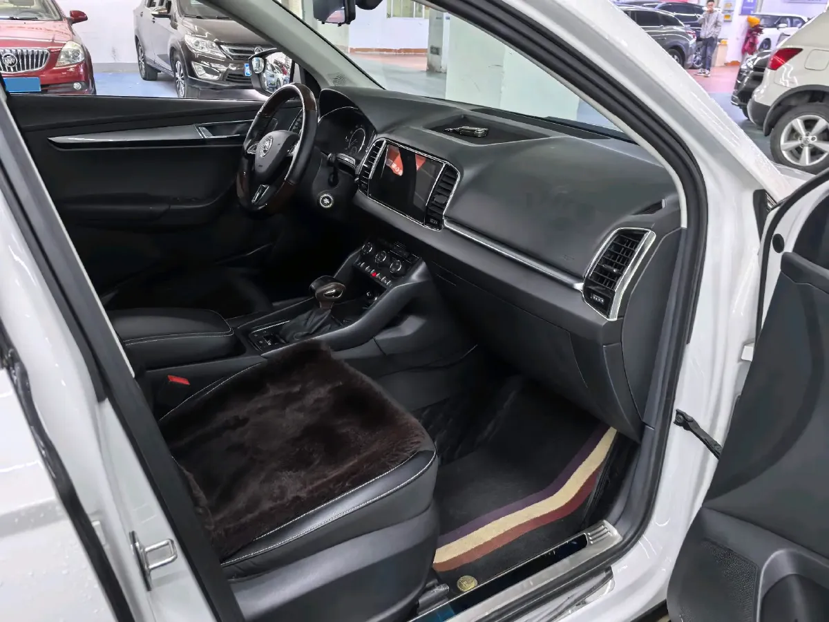 2021 Skoda Karoq 1.4T 150HP L4 7DCT,autocango,china used car exporter,china ev exporter,chinese used car exporter,chinese used ev exporter