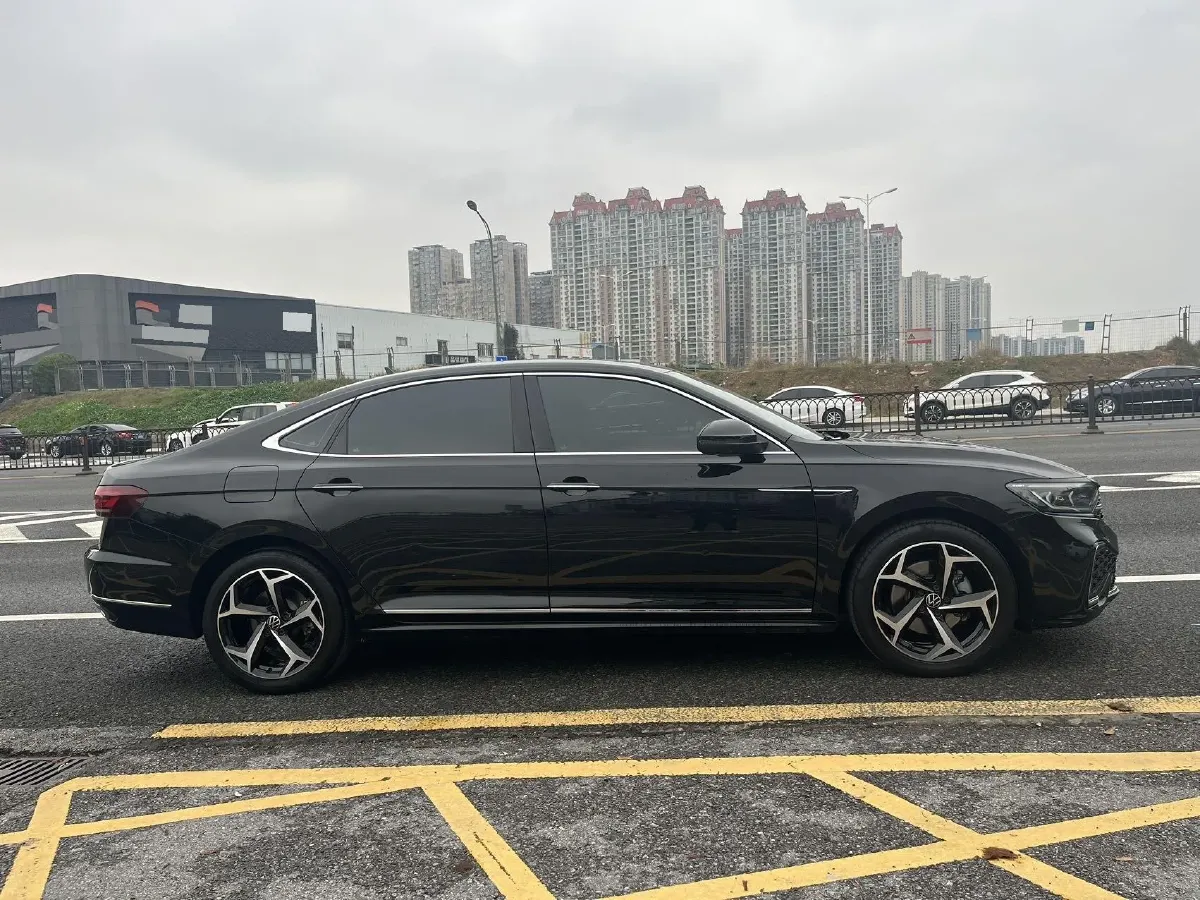 2023 Volkswagen Passat 2.0T 186HP L4 7DCT,autocango,china used car exporter,china ev exporter,chinese used car exporter,chinese used ev exporter