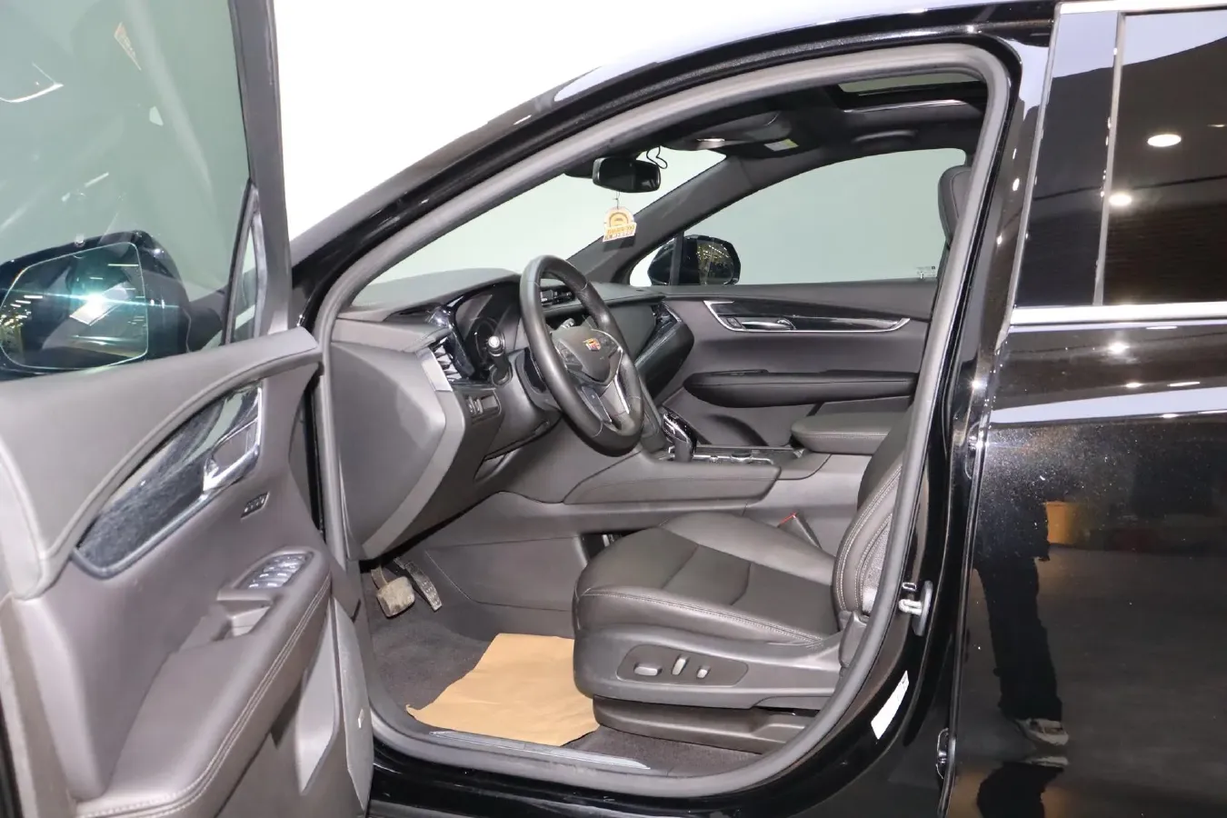 2021 Cadillac XT5 2.0T 237HP L4 9AT,autocango,china used car exporter,china ev exporter,chinese used car exporter,chinese used ev exporter