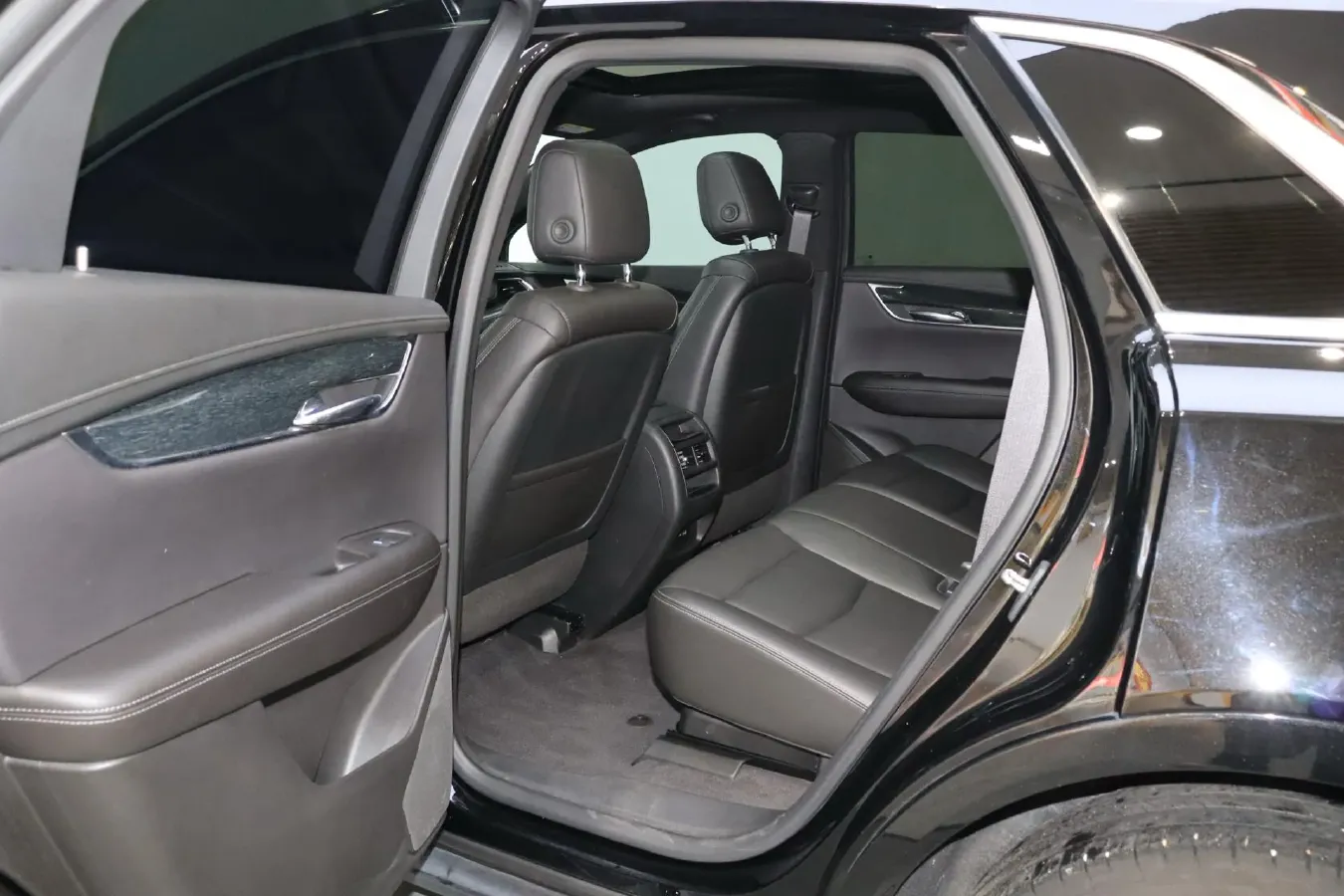 2021 Cadillac XT5 2.0T 237HP L4 9AT,autocango,china used car exporter,china ev exporter,chinese used car exporter,chinese used ev exporter