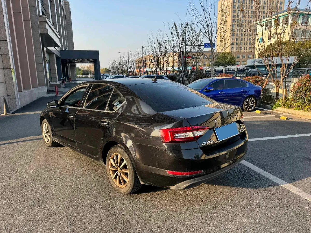 2022 Skoda Octavia 1.5L 113HP L4 6AT,autocango,china used car exporter,china ev exporter,chinese used car exporter,chinese used ev exporter