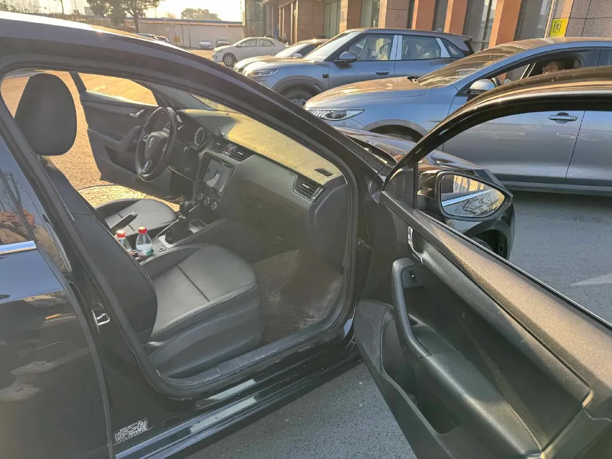 2022 Skoda Octavia 1.5L 113HP L4 6AT,autocango,china used car exporter,china ev exporter,chinese used car exporter,chinese used ev exporter