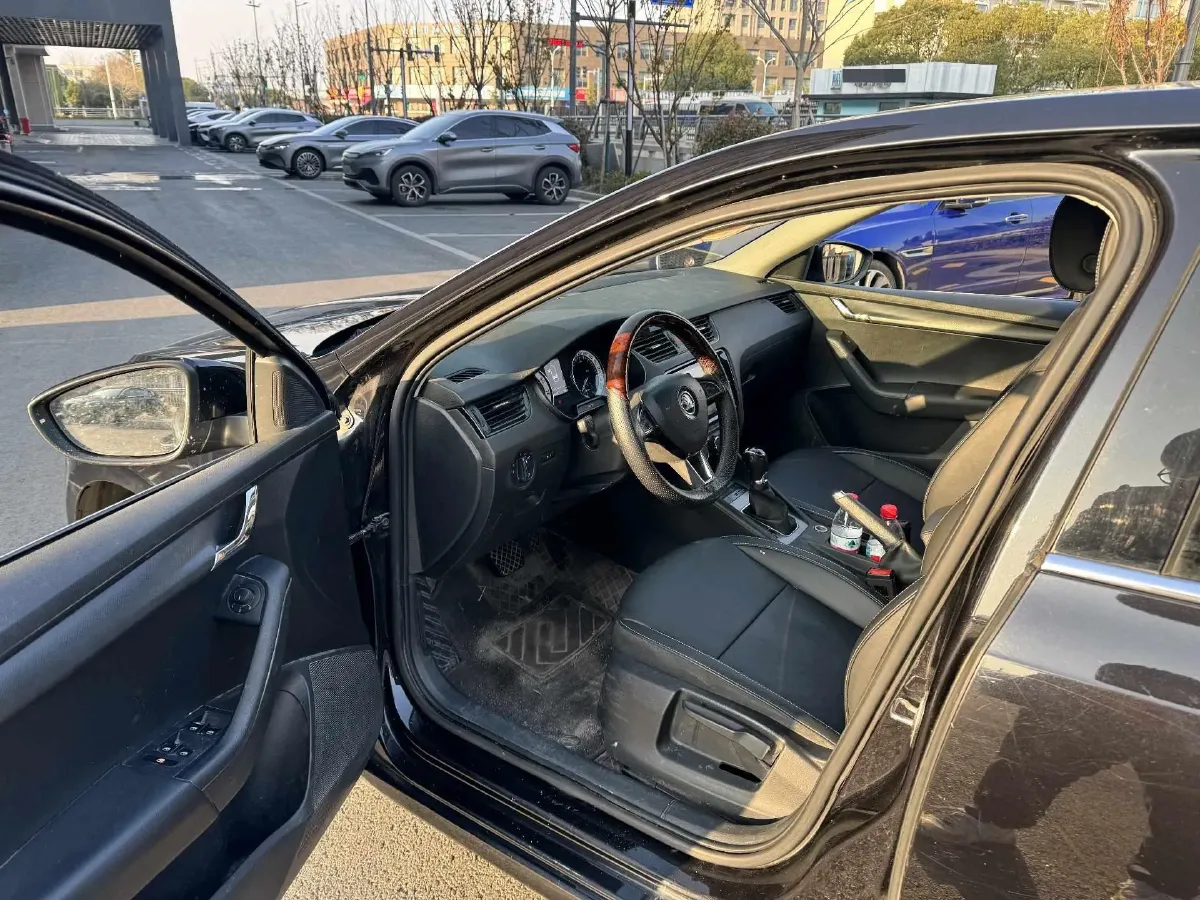 2022 Skoda Octavia 1.5L 113HP L4 6AT,autocango,china used car exporter,china ev exporter,chinese used car exporter,chinese used ev exporter
