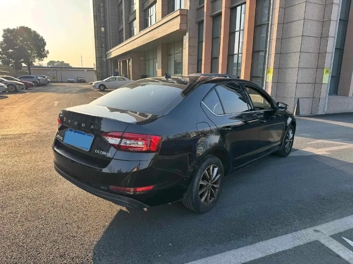 2022 Skoda Octavia 1.5L 113HP L4 6AT,autocango,china used car exporter,china ev exporter,chinese used car exporter,chinese used ev exporter