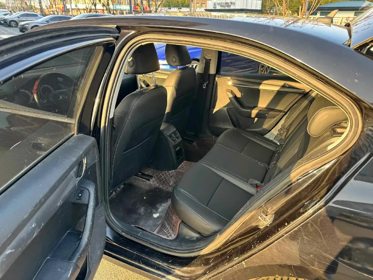 2022 Skoda Octavia 1.5L 113HP L4 6AT,autocango,china used car exporter,china ev exporter,chinese used car exporter,chinese used ev exporter