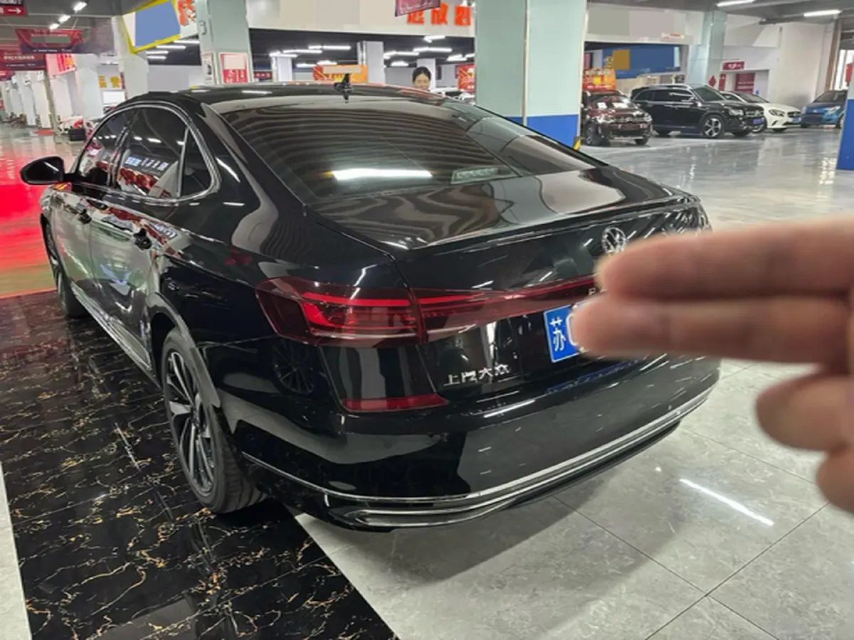 2024 Volkswagen Passat 2.0T 220HP L4 7DCT,autocango,china used car exporter,china ev exporter,chinese used car exporter,chinese used ev exporter