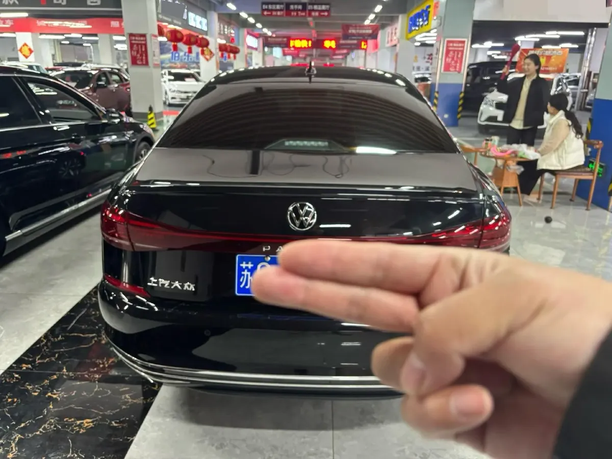 2024 Volkswagen Passat 2.0T 220HP L4 7DCT,autocango,china used car exporter,china ev exporter,chinese used car exporter,chinese used ev exporter