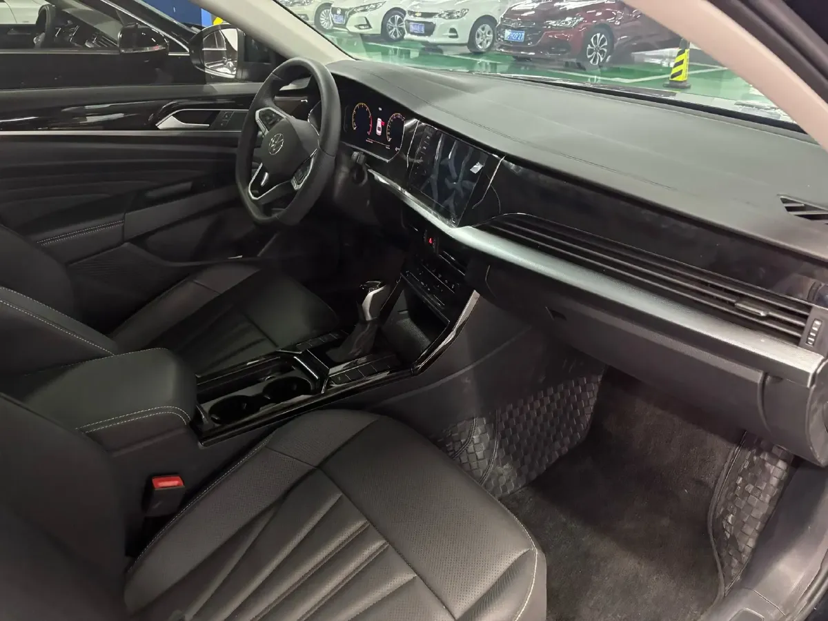 2024 Volkswagen Passat 2.0T 220HP L4 7DCT,autocango,china used car exporter,china ev exporter,chinese used car exporter,chinese used ev exporter