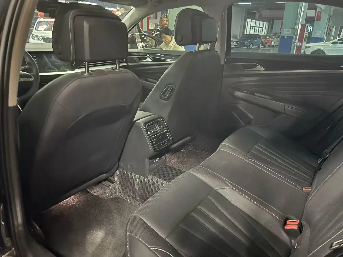 2024 Volkswagen Passat 2.0T 220HP L4 7DCT,autocango,china used car exporter,china ev exporter,chinese used car exporter,chinese used ev exporter