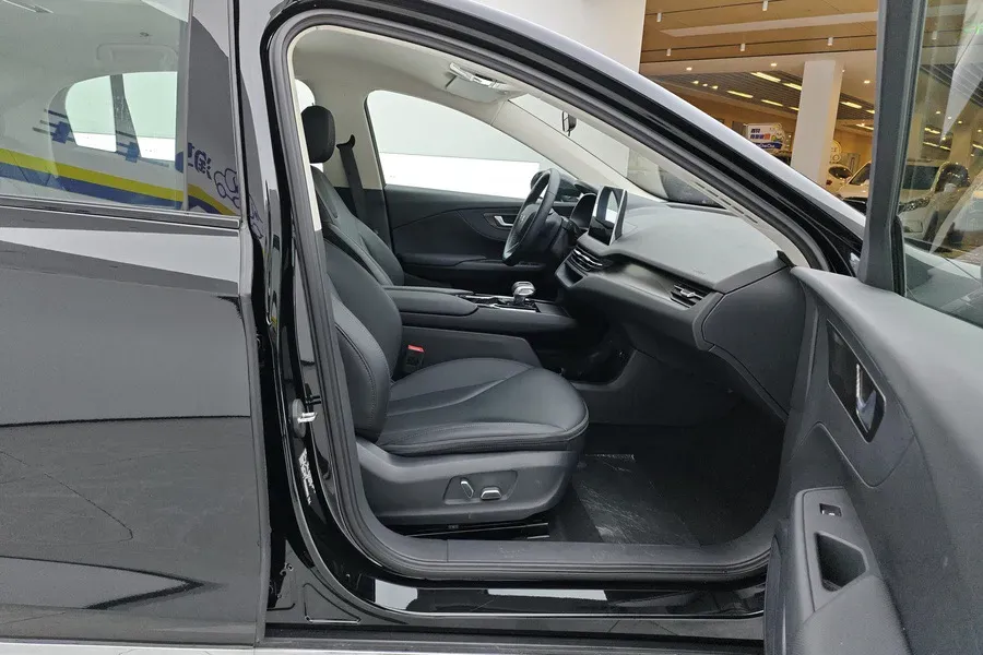 2023 HongQi E-QM5 BEV 54KWH,autocango,china used car exporter,china ev exporter,chinese used car exporter,chinese used ev exporter