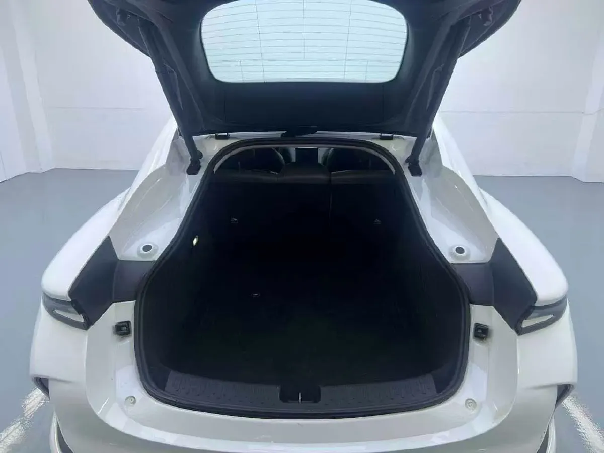 2024 IM L6 BEV 75KWH,autocango,china used car exporter,china ev exporter,chinese used car exporter,chinese used ev exporter