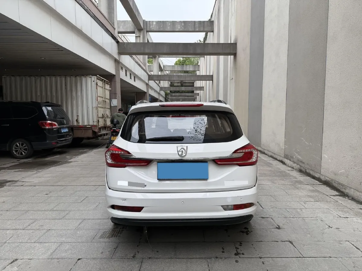 2017 BaoJun 310W 1.5L 112HP L4 6MT,autocango,china used car exporter,china ev exporter,chinese used car exporter,chinese used ev exporter