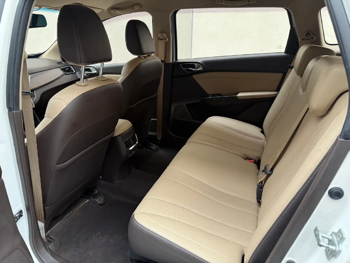 2017 BaoJun 310W 1.5L 112HP L4 6MT,autocango,china used car exporter,china ev exporter,chinese used car exporter,chinese used ev exporter