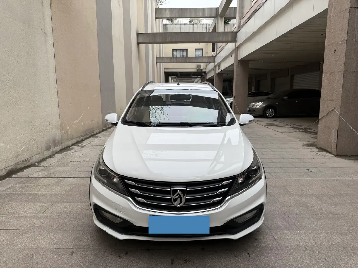 2017 BaoJun 310W 1.5L 112HP L4 6MT,autocango,china used car exporter,china ev exporter,chinese used car exporter,chinese used ev exporter