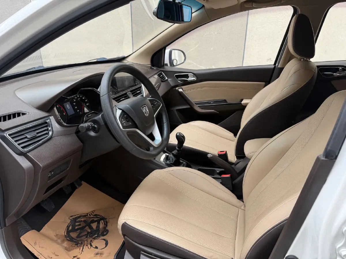 2017 BaoJun 310W 1.5L 112HP L4 6MT,autocango,china used car exporter,china ev exporter,chinese used car exporter,chinese used ev exporter