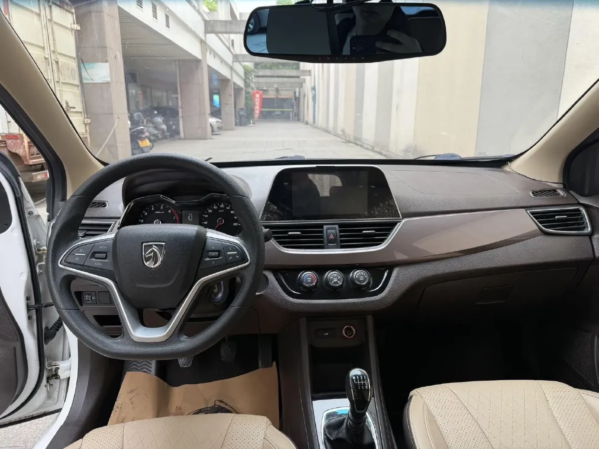2017 BaoJun 310W 1.5L 112HP L4 6MT,autocango,china used car exporter,china ev exporter,chinese used car exporter,chinese used ev exporter