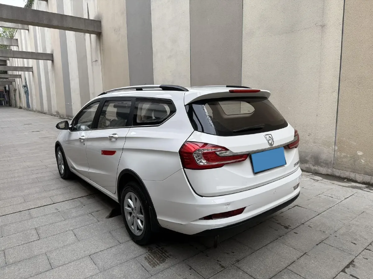 2017 BaoJun 310W 1.5L 112HP L4 6MT,autocango,china used car exporter,china ev exporter,chinese used car exporter,chinese used ev exporter