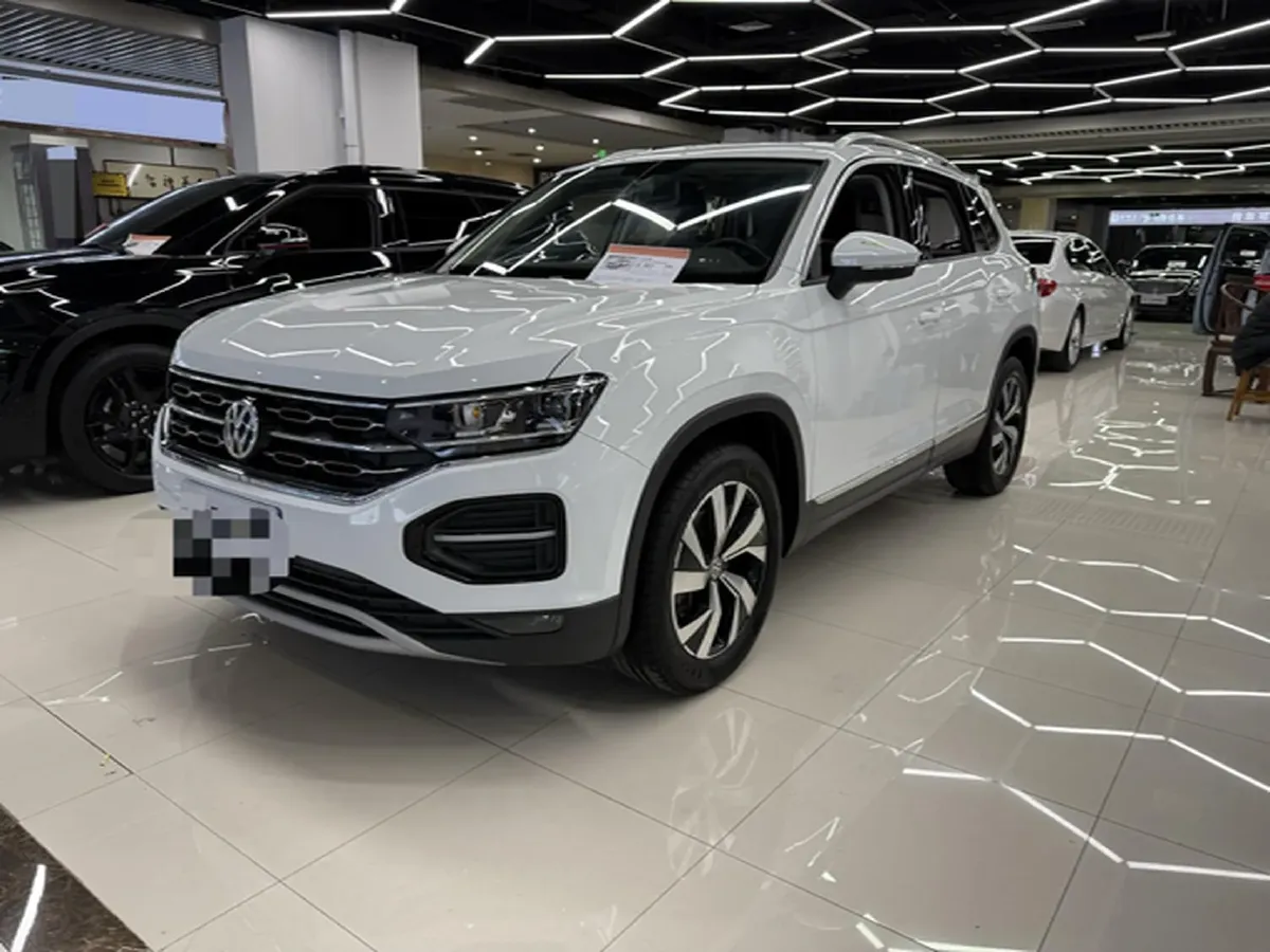 2019 Jeep Cherokee 2.0T 234HP L4 9AT,autocango,china used car exporter,china ev exporter,chinese used car exporter,chinese used ev exporter